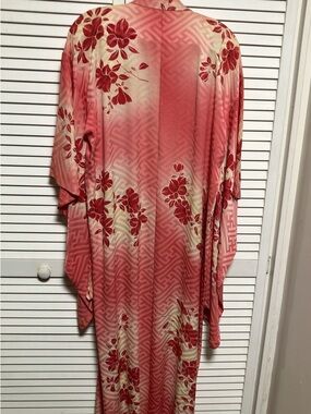 Floral Pink Red Kimono-Style Robe